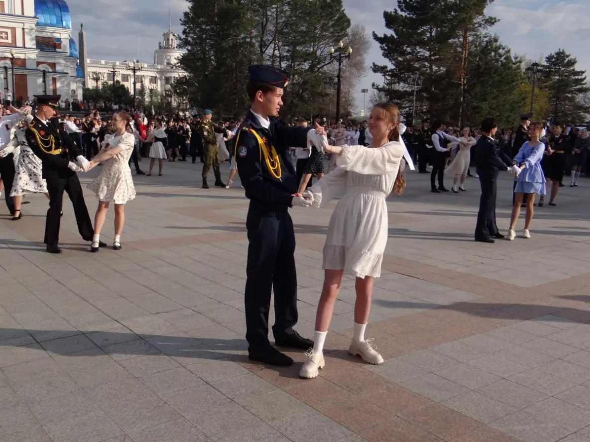 Хабаровчане закружились в «Дальневосточном вальсе» Хабаровчане закружились в «Дальневосточном вальсе»