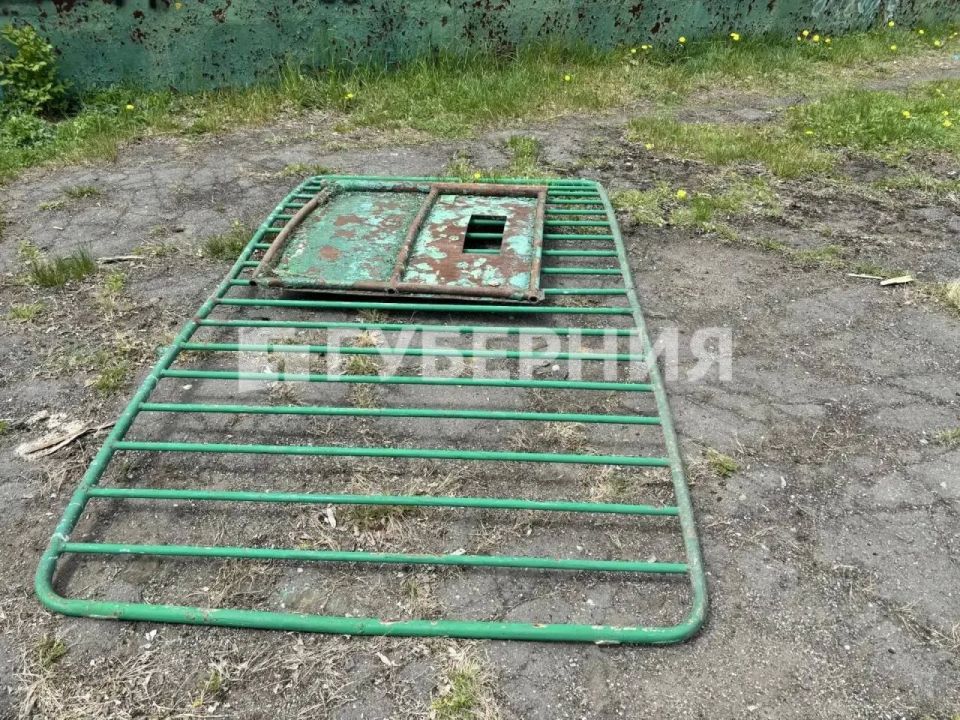Хоккейную коробку под парковку отмежевали себе жители одного из многоквартирных домов в Хабаровске Хоккейную коробку под парковку отмежевали себе жители одного из многоквартирных домов в Хабаровске