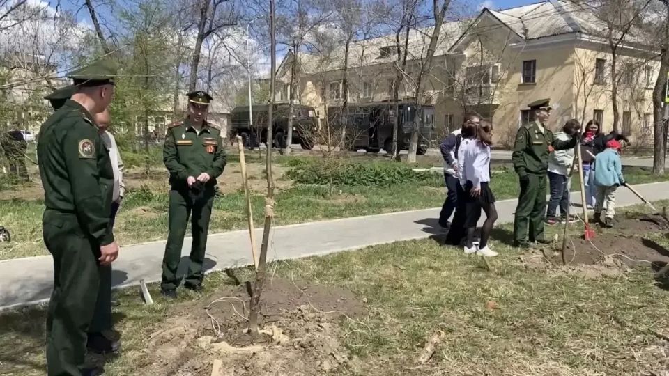 Сотрудники военных следственных органов Следственного комитета Российской Федерации приняли участие в экологической акции Сотрудники военных следственных органов Следственного комитета Российской Федерации приняли участие в экологической акции