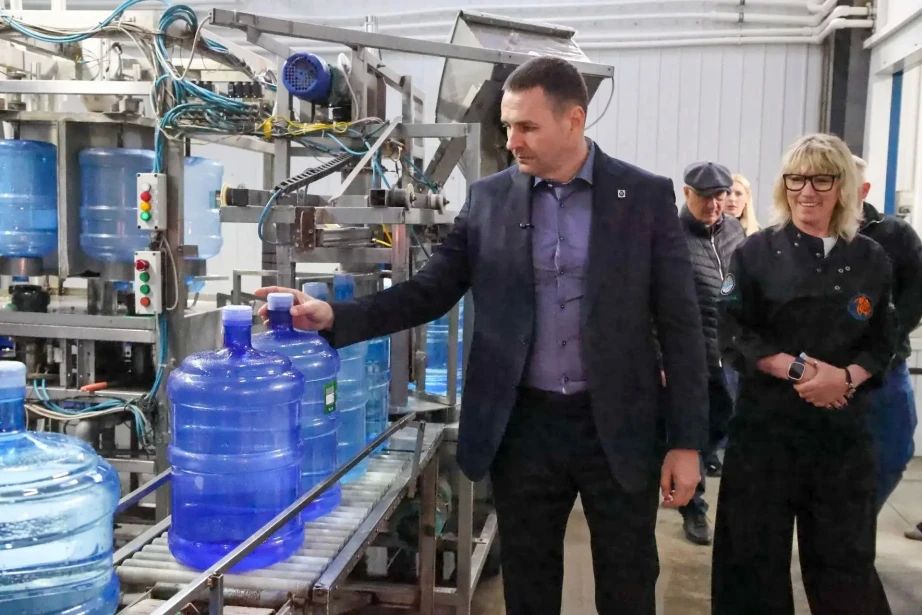 Дмитрий Демешин: «Наша природная минеральная вода по наполнению является лучшей в стране!» Дмитрий Демешин: «Наша природная минеральная вода по наполнению является лучшей в стране!»