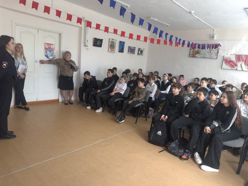 Сотрудники Госавтоинспекции Амурского района провели профилактическое мероприятие «Безопасные дороги» Сотрудники Госавтоинспекции Амурского района провели профилактическое мероприятие «Безопасные дороги»