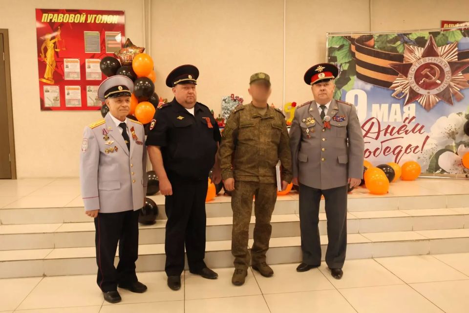 Ветераны Дальневосточной транспортной полиции поддержали военнослужащих, принимающих участие в Специальной военной операции Ветераны Дальневосточной транспортной полиции поддержали военнослужащих, принимающих участие в Специальной военной операции