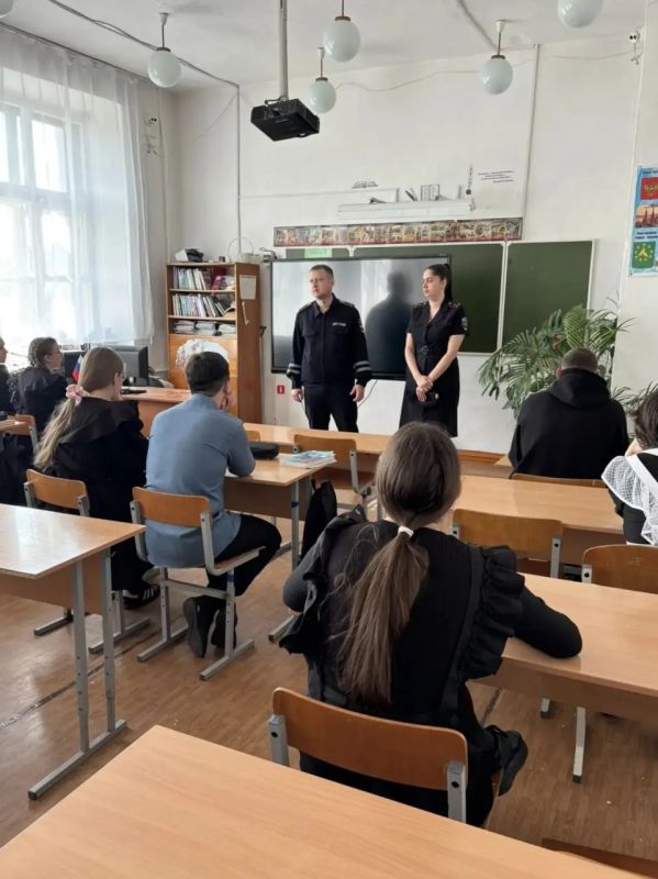 Сотрудники Госавтоинспекции Бикинского района провели профилактические беседы для школьников