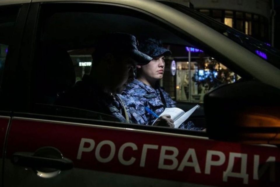 ".....обнажили табельное оружие и привели его в готовность..." - В Хабаровске сотрудники Росгвардии задержали гражданина, подозреваемого в совершении убийства