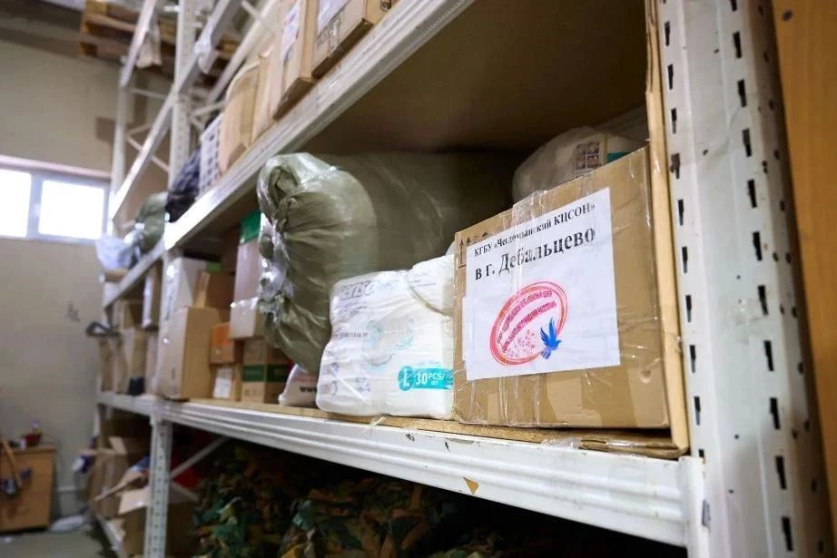 Более 20 тонн гуманитарной помощи приняли волонтеры Хабаровского края Более 20 тонн гуманитарной помощи приняли волонтеры Хабаровского края