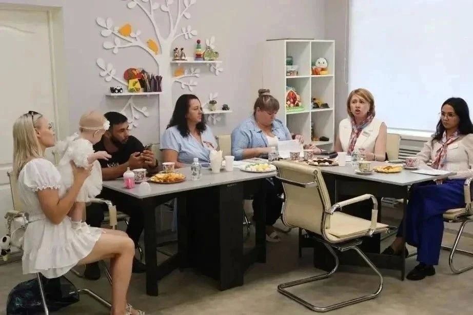 Более 200 участников СВО и членов их семей уже получили помощь в Семейных гостиных с начала года Более 200 участников СВО и членов их семей уже получили помощь в Семейных гостиных с начала года