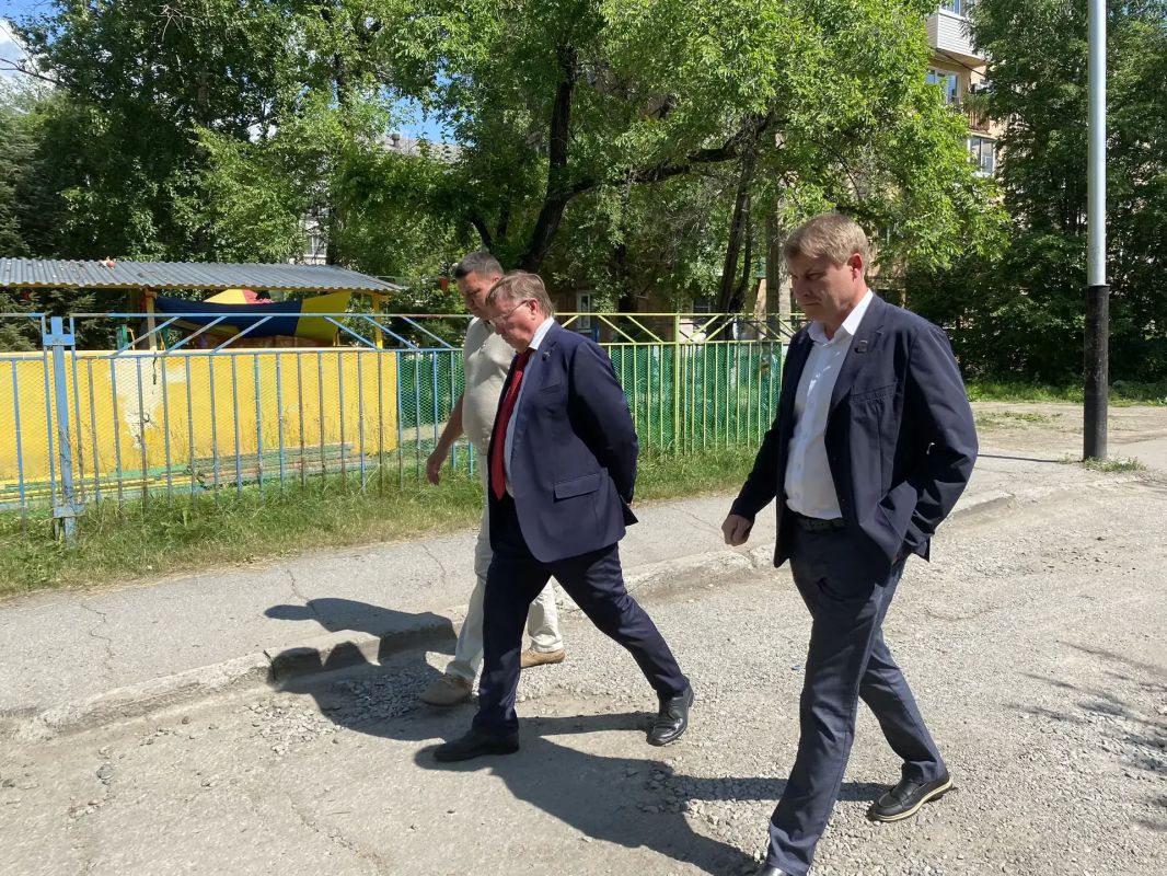 Депутаты краевого парламента проверили состояние дорог Хабаровска Депутаты краевого парламента проверили состояние дорог Хабаровска