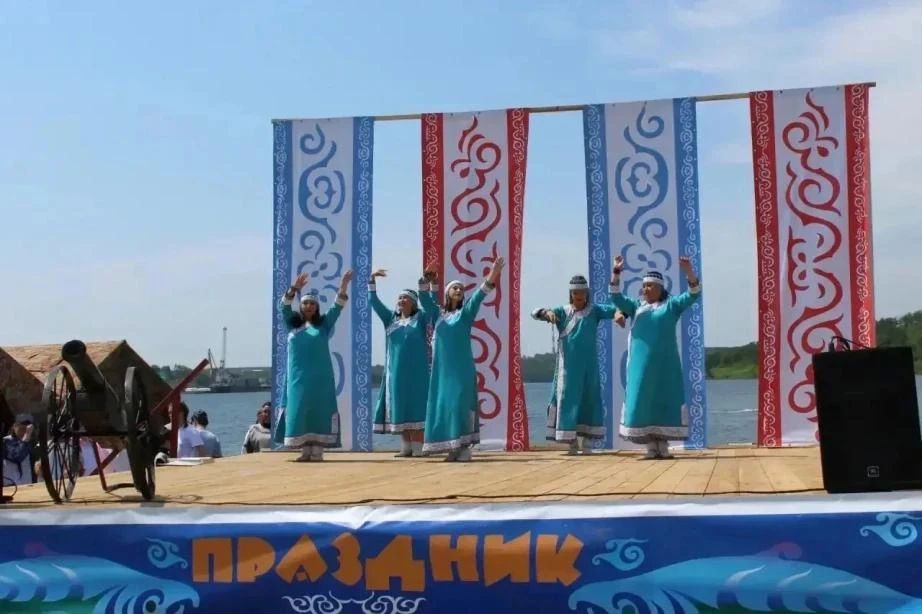 Водили хороводы и варили уху: более 2000 жителей и гостей региона посетили народные фестивали в Хабаровском крае Водили хороводы и варили уху: более 2000 жителей и гостей региона посетили народные фестивали в Хабаровском крае