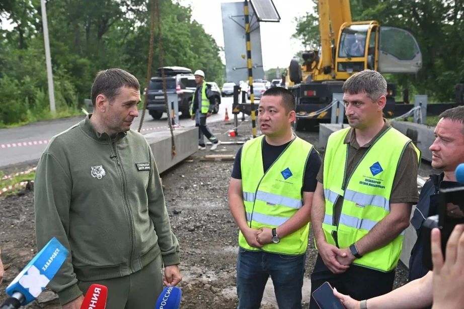 Дмитрий Демешин проверил восстановленную объездную дорогу на трассе Красная Речка – Казакевичево Дмитрий Демешин проверил восстановленную объездную дорогу на трассе Красная Речка – Казакевичево