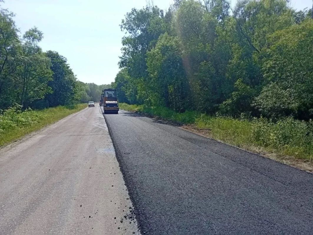 Трассу к поселку Гатка ремонтируют в Советско-Гаванском округе Трассу к поселку Гатка ремонтируют в Советско-Гаванском округе