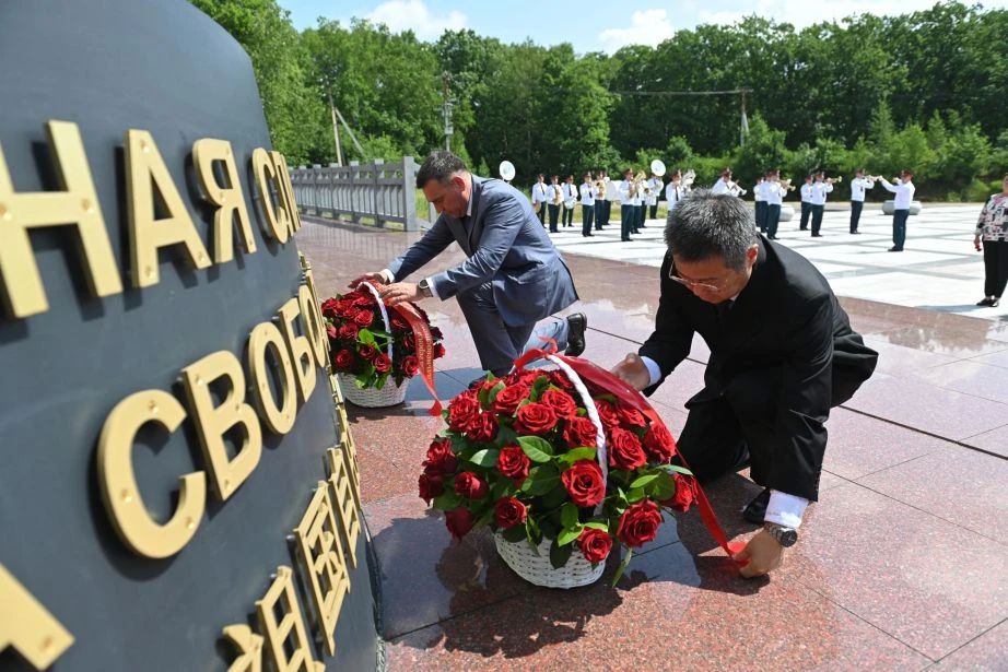 В селе Вятское почтили память советских, китайских и корейских воинов, участвовавших в разгроме нацизма и милитаризма В селе Вятское почтили память советских, китайских и корейских воинов, участвовавших в разгроме нацизма и милитаризма