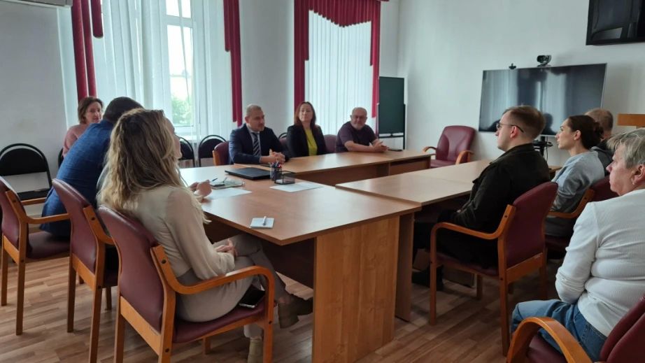 Хабаровские офтальмологи вернули зрение 40 пациентам в Магадане: выездная бригада внедряет новые стандарты помощи Хабаровские офтальмологи вернули зрение 40 пациентам в Магадане: выездная бригада внедряет новые стандарты помощи