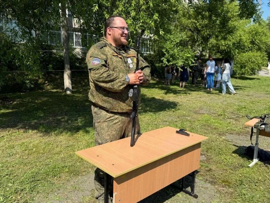 Ветеран СВО стал школьным педагогом в Хабаровске Ветеран СВО стал школьным педагогом в Хабаровске