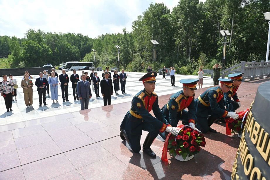 В селе Вятское почтили память советских, китайских и корейских воинов, участвовавших в разгроме нацизма и милитаризма В селе Вятское почтили память советских, китайских и корейских воинов, участвовавших в разгроме нацизма и милитаризма