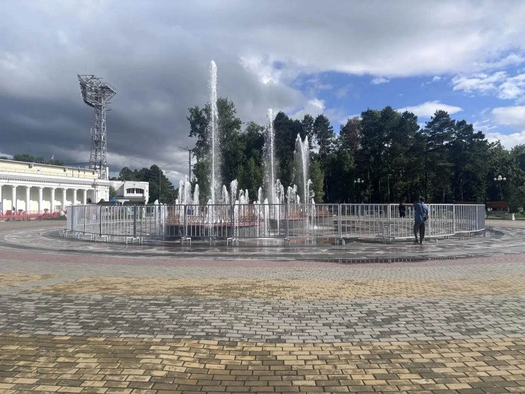 Дорогие гости набережной, в целях вашей безопасности мы вынуждены ограничить доступ к пешеходному фонтану