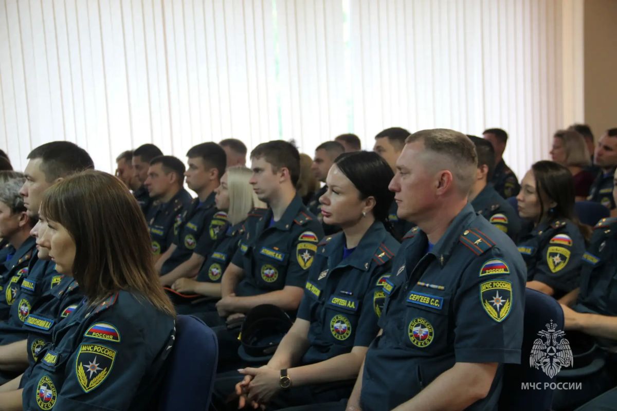 Сотрудников Госпожнадзора поздравили с профессиональным праздником в Главном управлении МЧС России по Хабаровскому краю Сотрудников Госпожнадзора поздравили с профессиональным праздником в Главном управлении МЧС России по Хабаровскому краю