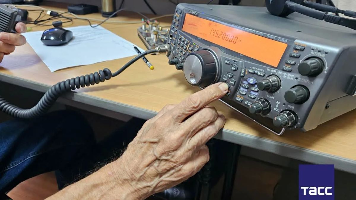 Космонавт Роскосмоса Петр Дубров, который находится на Международной космической станции (МКС), поздравил РТРС с 25-летием во время сеанса связи со студентами, преподавателями и абитуриентами Тихоокеанского государственного... Космонавт Роскосмоса Петр Дубров, который находится на Международной космической станции (МКС), поздравил РТРС с 25-летием во время сеанса связи со студентами, преподавателями и абитуриентами Тихоокеанского государственного...