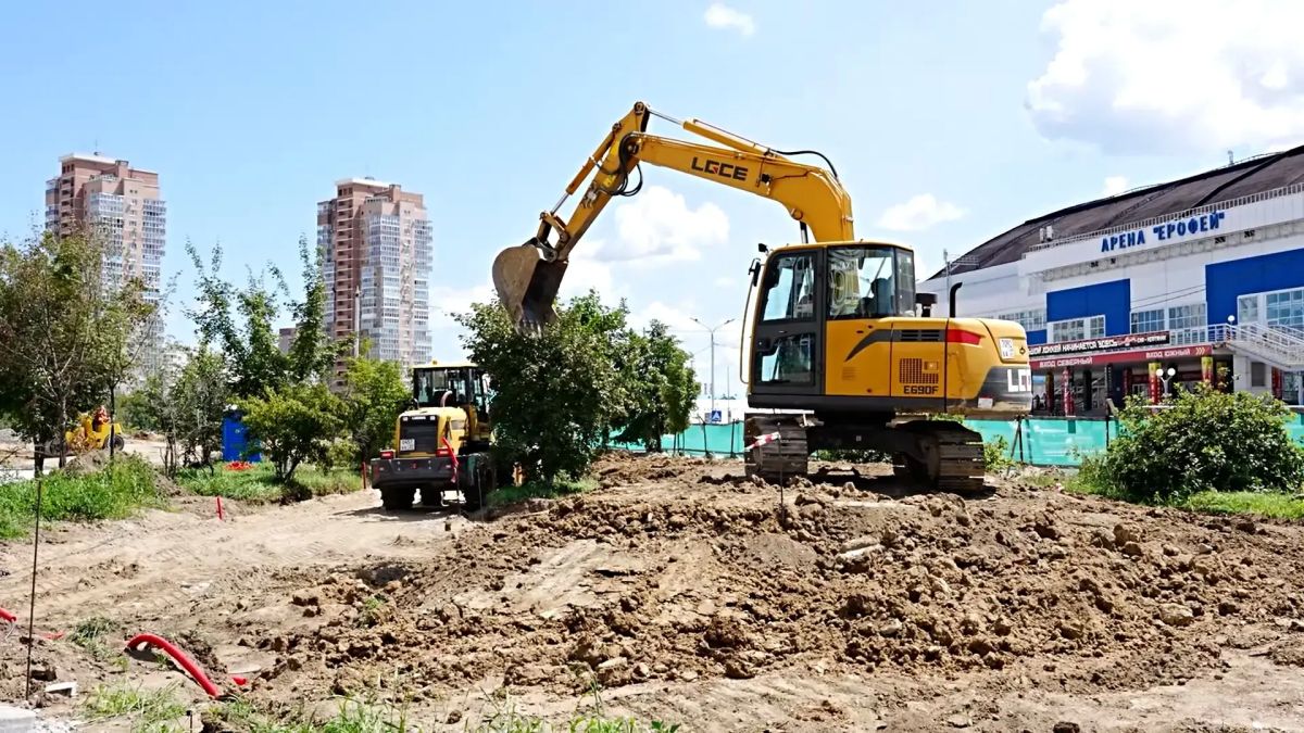 Максим Иванов: «Парк у «Ерофея» возле новой набережной выходит на самый заметный этап работ» Максим Иванов: «Парк у «Ерофея» возле новой набережной выходит на самый заметный этап работ»