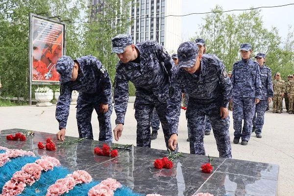 На Дальнем Востоке почтили память сотрудников Росгвардии На Дальнем Востоке почтили память сотрудников Росгвардии