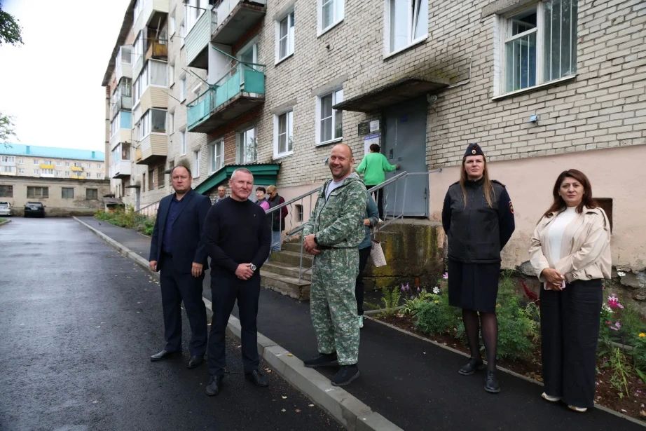 Благодаря инициативе жителей и федеральной поддержке в Советской Гавани преображаются дворовые территории Благодаря инициативе жителей и федеральной поддержке в Советской Гавани преображаются дворовые территории