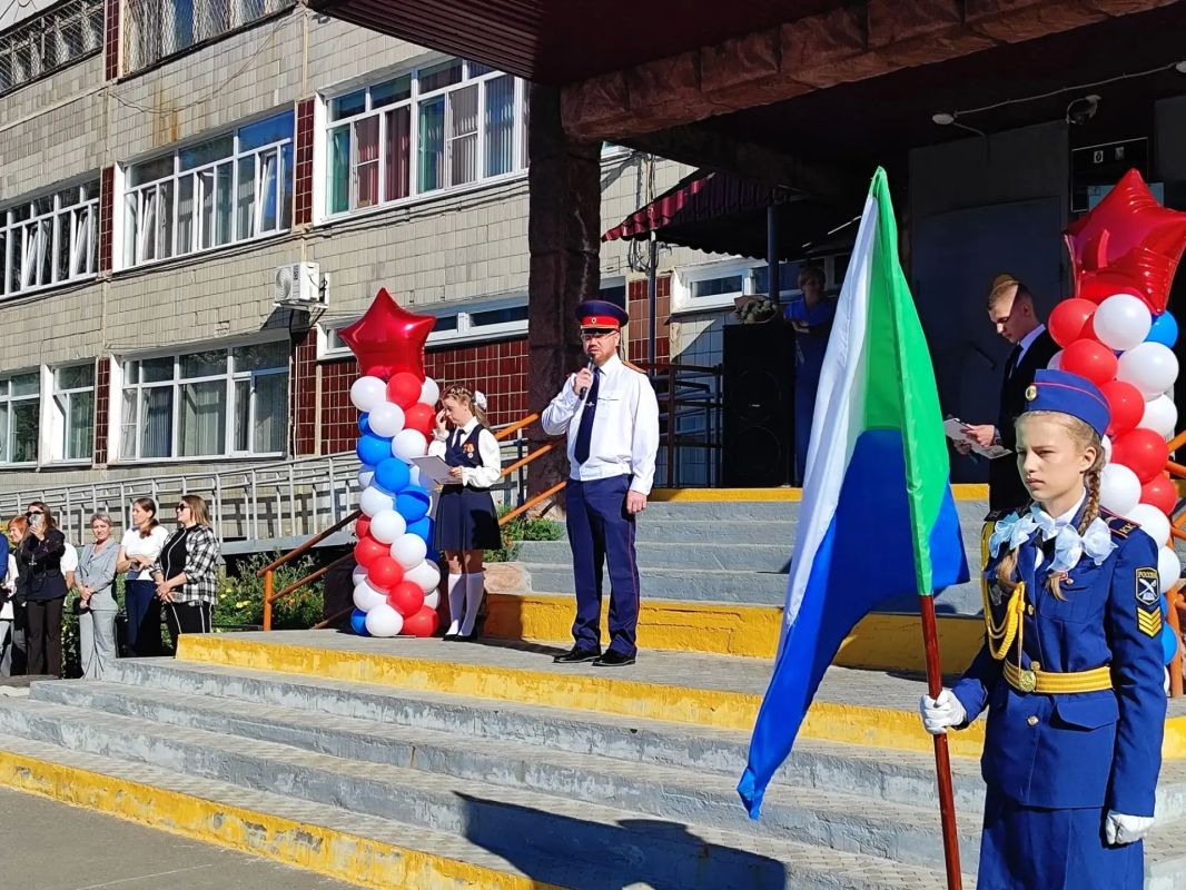Сотрудники следственного отдела по городу Комсомольск-на-Амуре приняли участие в торжественных линейках и поздравили кадет с Днём знаний Сотрудники следственного отдела по городу Комсомольск-на-Амуре приняли участие в торжественных линейках и поздравили кадет с Днём знаний