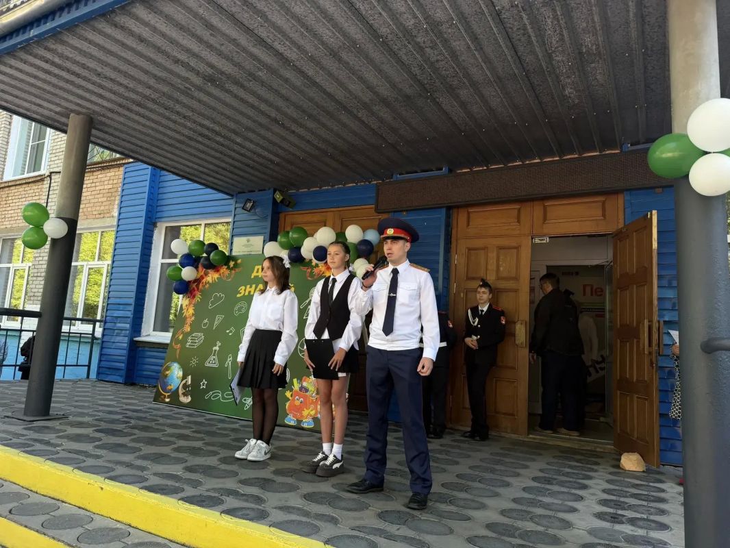 Сотрудники следственного отдела по городу Комсомольск-на-Амуре приняли участие в торжественных линейках и поздравили кадет с Днём знаний Сотрудники следственного отдела по городу Комсомольск-на-Амуре приняли участие в торжественных линейках и поздравили кадет с Днём знаний