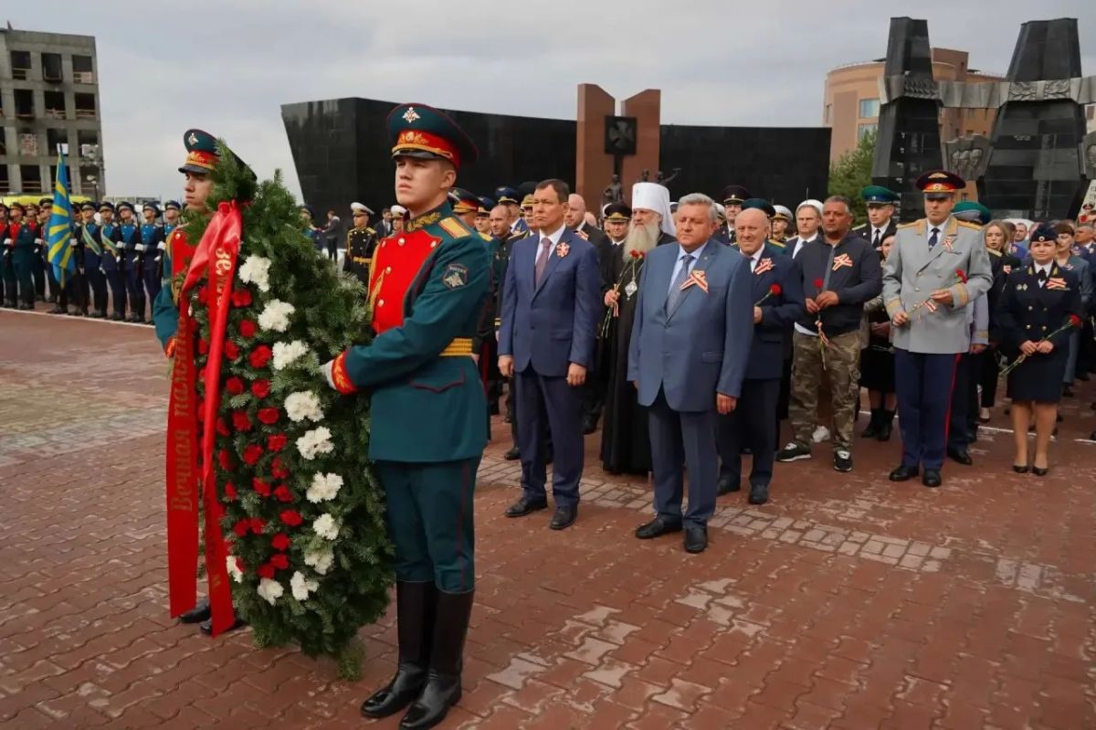 Начальник краевого ведомства генерал-майор полиции Андрей Шабашов принял участие в мероприятиях, посвященных 81-й годовщине Победы над милитаристской Японией и окончания Второй мировой войны Начальник краевого ведомства генерал-майор полиции Андрей Шабашов принял участие в мероприятиях, посвященных 81-й годовщине Победы над милитаристской Японией и окончания Второй мировой войны