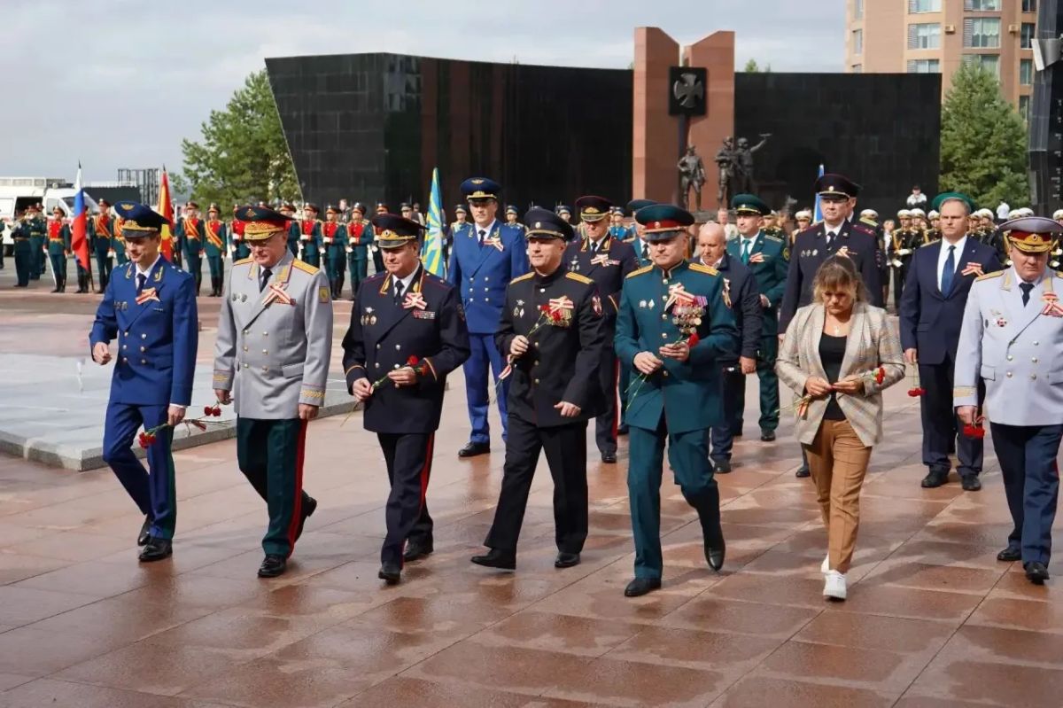 Начальник краевого ведомства генерал-майор полиции Андрей Шабашов принял участие в мероприятиях, посвященных 81-й годовщине Победы над милитаристской Японией и окончания Второй мировой войны Начальник краевого ведомства генерал-майор полиции Андрей Шабашов принял участие в мероприятиях, посвященных 81-й годовщине Победы над милитаристской Японией и окончания Второй мировой войны
