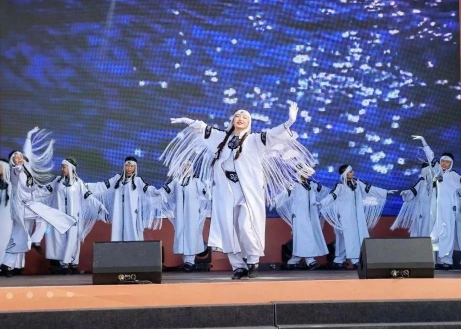 Буйство красок и традиций: самобытную культурную программу представили ведущие творческие коллективы края на ВЭФ Буйство красок и традиций: самобытную культурную программу представили ведущие творческие коллективы края на ВЭФ