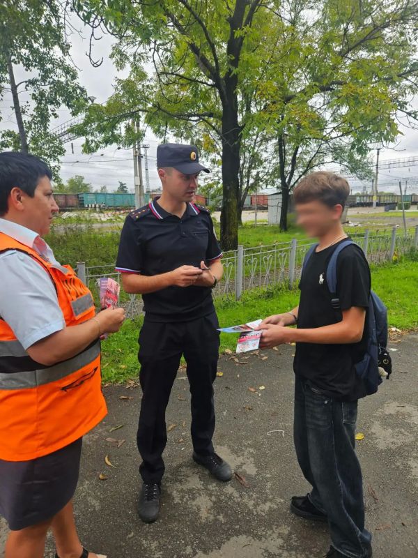 Транспортная полиция Хабаровска усилила профилактику безопасности на железной дороге в рамках месячника «Уступи дорогу поездам!» Транспортная полиция Хабаровска усилила профилактику безопасности на железной дороге в рамках месячника «Уступи дорогу поездам!»