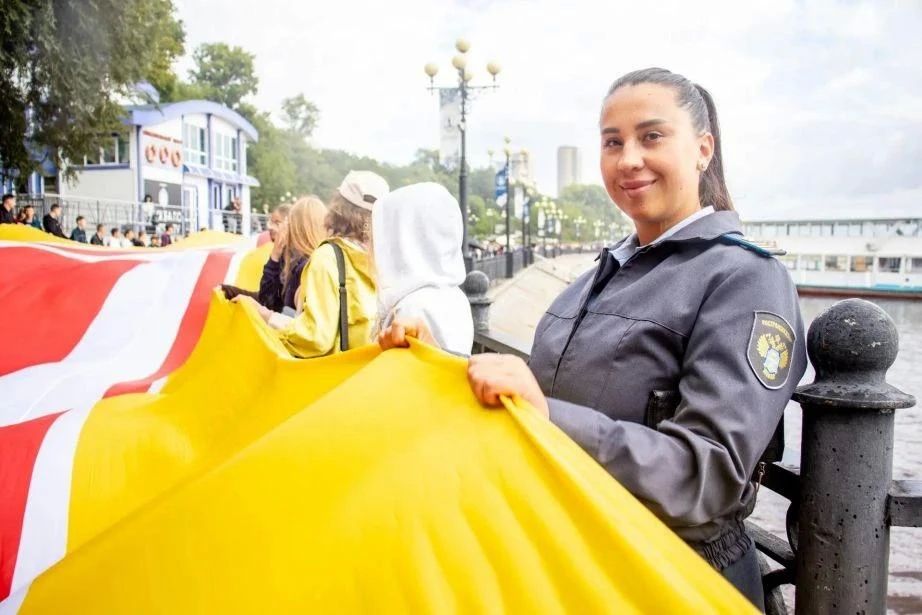 Более 3000 человек развернули 300-метровую ленту Дальневосточной Победы в Хабаровске Более 3000 человек развернули 300-метровую ленту Дальневосточной Победы в Хабаровске