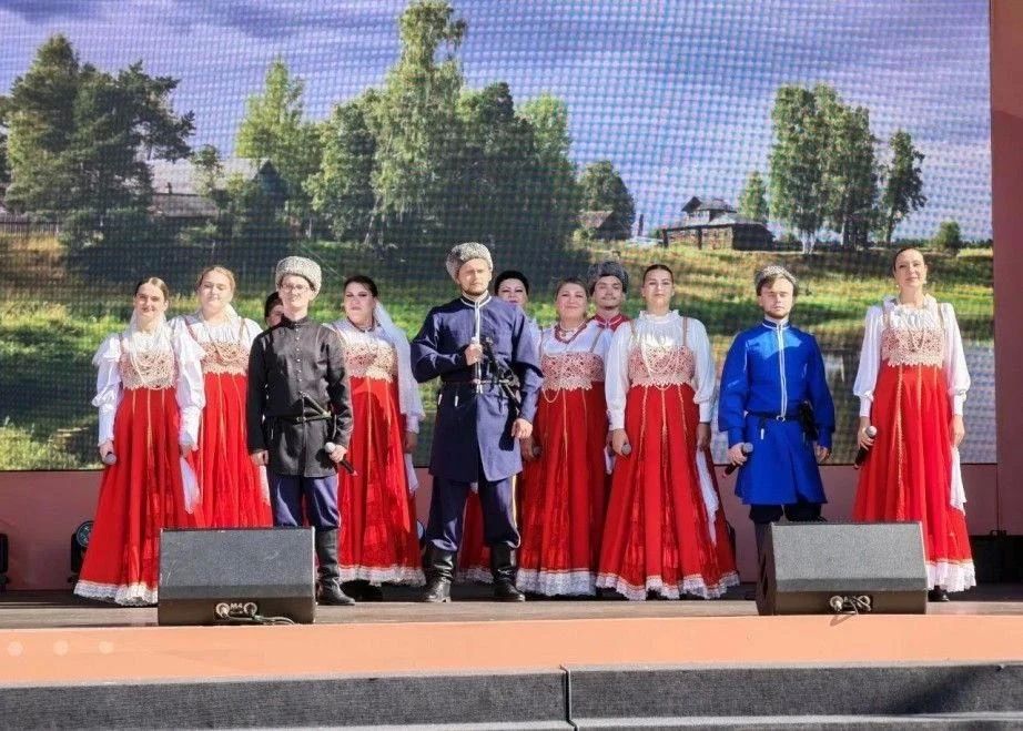 Буйство красок и традиций: самобытную культурную программу представили ведущие творческие коллективы края на ВЭФ Буйство красок и традиций: самобытную культурную программу представили ведущие творческие коллективы края на ВЭФ