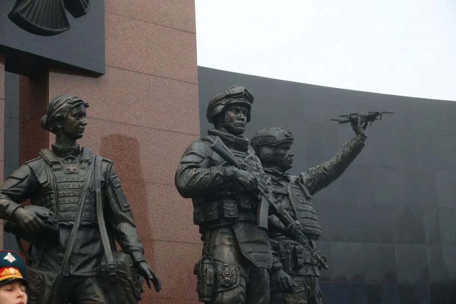 В Хабаровске открыли памятник Героям Нового времени В Хабаровске открыли памятник Героям Нового времени