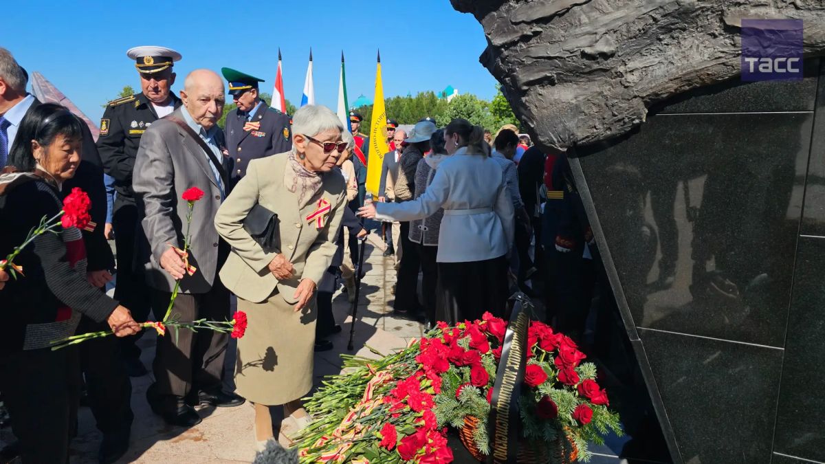 Крупнейший в России 15-метровый памятник в честь победы над милитаристской Японией и окончания Второй мировой войны открыли в Хабаровске, передает корреспондент ТАСС Крупнейший в России 15-метровый памятник в честь победы над милитаристской Японией и окончания Второй мировой войны открыли в Хабаровске, передает корреспондент ТАСС