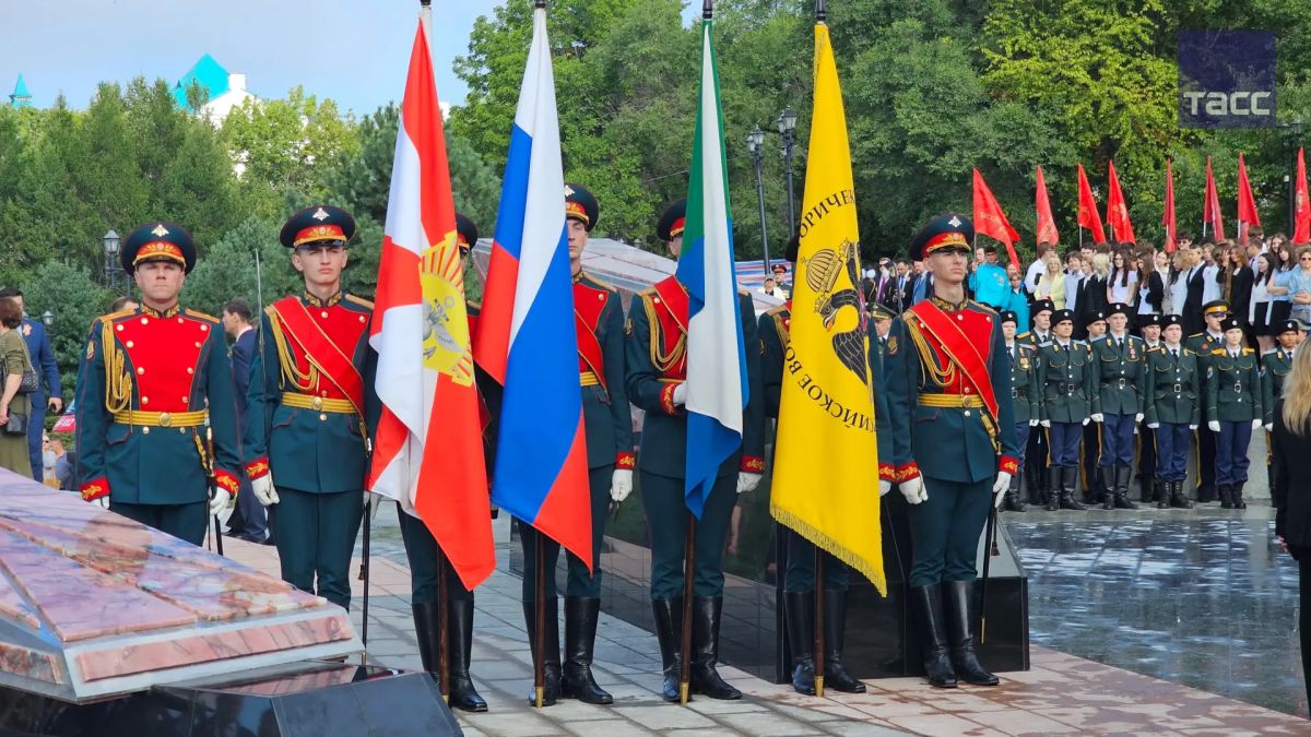 Крупнейший в России 15-метровый памятник в честь победы над милитаристской Японией и окончания Второй мировой войны открыли в Хабаровске, передает корреспондент ТАСС Крупнейший в России 15-метровый памятник в честь победы над милитаристской Японией и окончания Второй мировой войны открыли в Хабаровске, передает корреспондент ТАСС