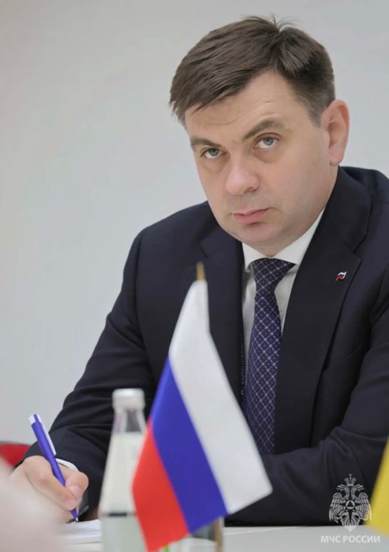В Казани состоялась рабочая встреча главы МЧС России Александра Куренкова и Министра социального обеспечения, чрезвычайной помощи и переселения Республики Союз Мьянма Соу Вина В Казани состоялась рабочая встреча главы МЧС России Александра Куренкова и Министра социального обеспечения, чрезвычайной помощи и переселения Республики Союз Мьянма Соу Вина
