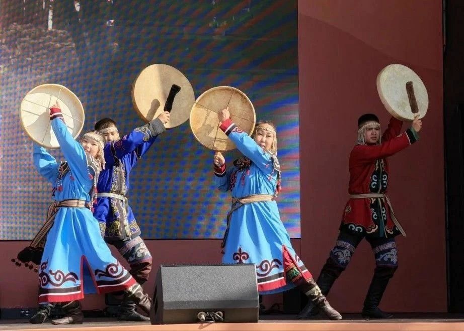 Буйство красок и традиций: самобытную культурную программу представили ведущие творческие коллективы края на ВЭФ Буйство красок и традиций: самобытную культурную программу представили ведущие творческие коллективы края на ВЭФ