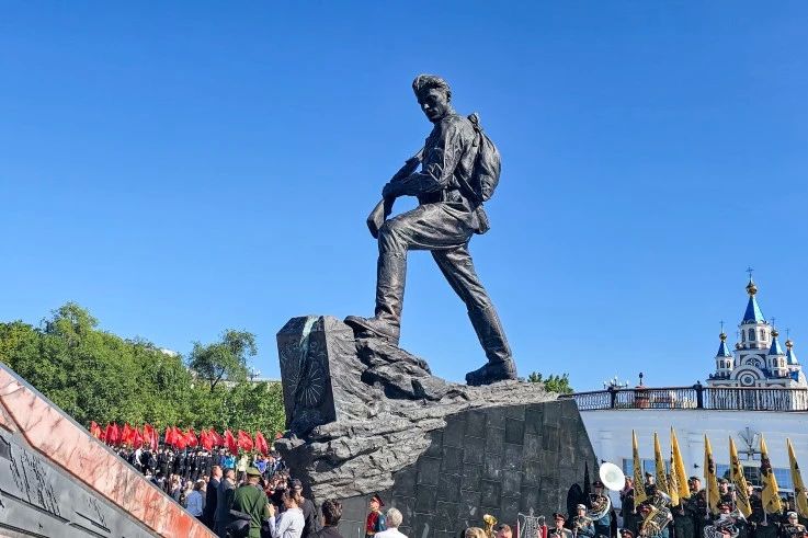 В Хабаровске 4 сентября открыли сразу два масштабных памятника В Хабаровске 4 сентября открыли сразу два масштабных памятника