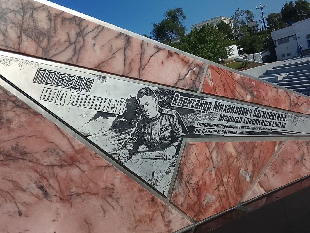 От хабаровских читателей чата подоспели новые ракурсы эпического советско-японского памятника, вызвавшего столько ожесточённых споров (а значит, он на 100% получился) От хабаровских читателей чата подоспели новые ракурсы эпического советско-японского памятника, вызвавшего столько ожесточённых споров (а значит, он на 100% получился)