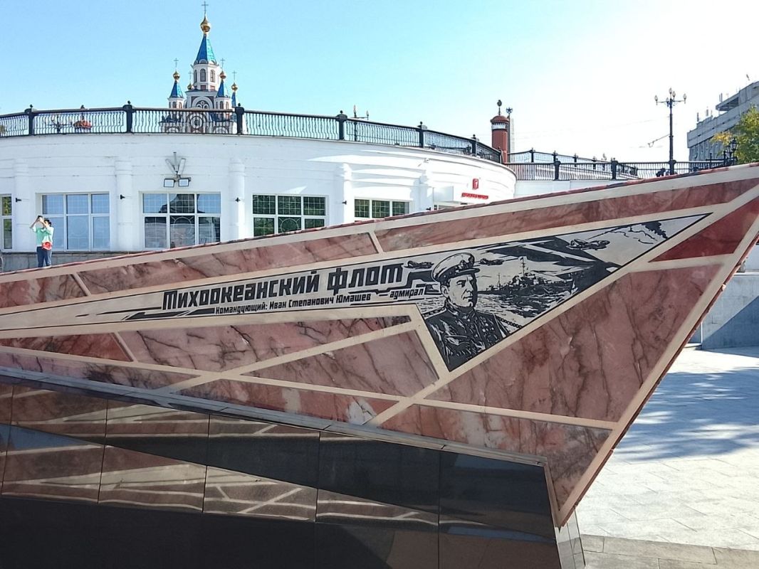 От хабаровских читателей чата подоспели новые ракурсы эпического советско-японского памятника, вызвавшего столько ожесточённых споров (а значит, он на 100% получился) От хабаровских читателей чата подоспели новые ракурсы эпического советско-японского памятника, вызвавшего столько ожесточённых споров (а значит, он на 100% получился)