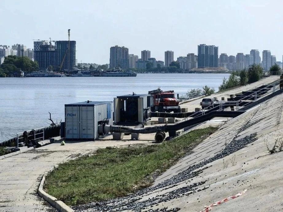 В Хабаровске успешно прошли испытания уникального понтона-батопорта В Хабаровске успешно прошли испытания уникального понтона-батопорта