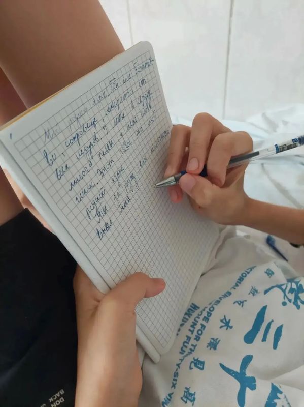Ученики госпитальной школы Хабаровска одними из первых присоединились к Всероссийскому диктанту «Россия — дом народов» Ученики госпитальной школы Хабаровска одними из первых присоединились к Всероссийскому диктанту «Россия — дом народов»