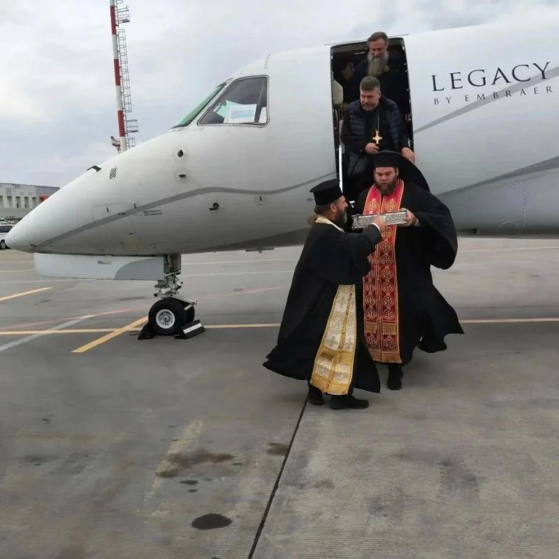 Безопасность прихожан и святой реликвии в Спасо-Преображенском кафедральном соборе обеспечат казаки Безопасность прихожан и святой реликвии в Спасо-Преображенском кафедральном соборе обеспечат казаки