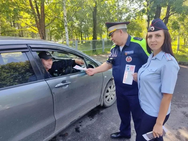 Сотрудники Госавтоинспекции Хабаровского и Комсомольского районов присоединились к информационно-пропагандистскому мероприятию «Возьми меня за руку» Сотрудники Госавтоинспекции Хабаровского и Комсомольского районов присоединились к информационно-пропагандистскому мероприятию «Возьми меня за руку»