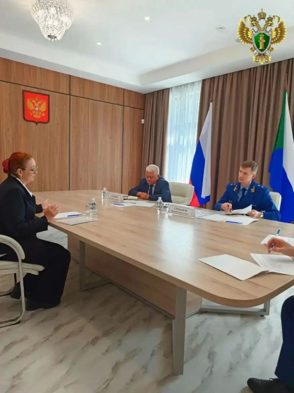 Прокурор Хабаровского края Виталий Степанов совместно с главным федеральным инспектором по субъекту Российской Федерации Василием Нагибиным провел личный прием граждан в приёмной Президента Российской Федерации