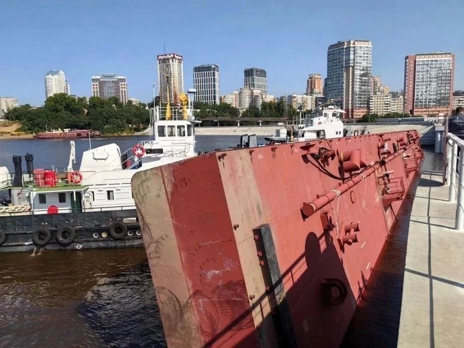 В Хабаровске успешно прошли испытания уникального понтона-батопорта В Хабаровске успешно прошли испытания уникального понтона-батопорта