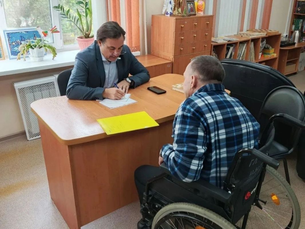 Александр Жорник: По приглашению руководителя КГБУ «Комсомольский-на-Амуре дом-интернат для престарелых и инвалидов» Владимира Михайловича Князева посетил учреждение и ознакомился с условиями проживания подопечных Александр Жорник: По приглашению руководителя КГБУ «Комсомольский-на-Амуре дом-интернат для престарелых и инвалидов» Владимира Михайловича Князева посетил учреждение и ознакомился с условиями проживания подопечных
