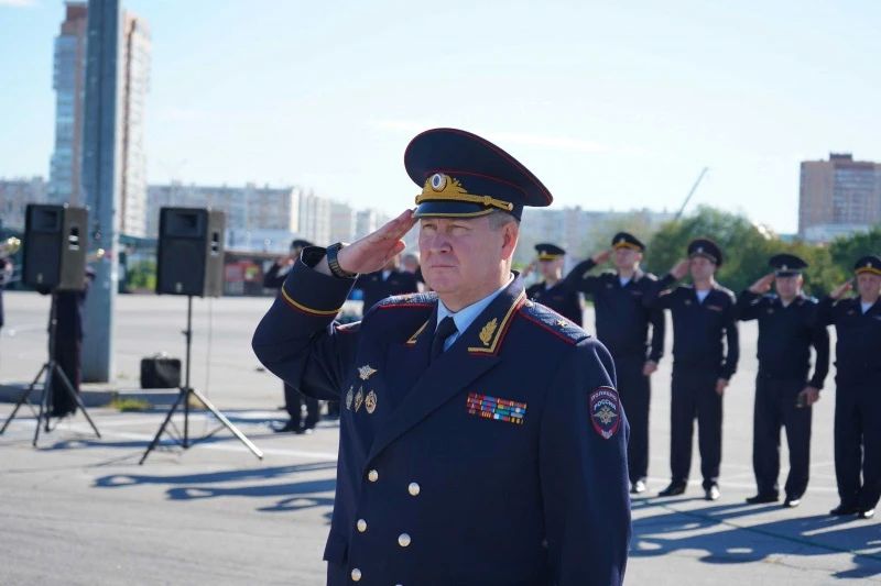 В Хабаровске сотрудникам полиции вручили ключи от нового служебного транспорта В Хабаровске сотрудникам полиции вручили ключи от нового служебного транспорта