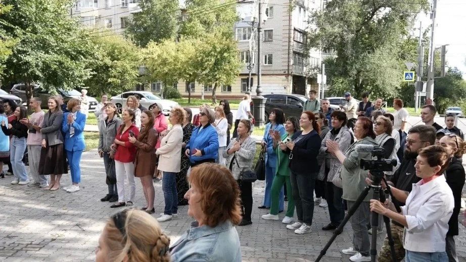 Максим Иванов: Хороший мурал заставляет человека поднять глаза и увидеть в своем городе историю Максим Иванов: Хороший мурал заставляет человека поднять глаза и увидеть в своем городе историю