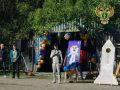 Строгие прокурорские мундиры сменили яркие футболки с бейсболками
